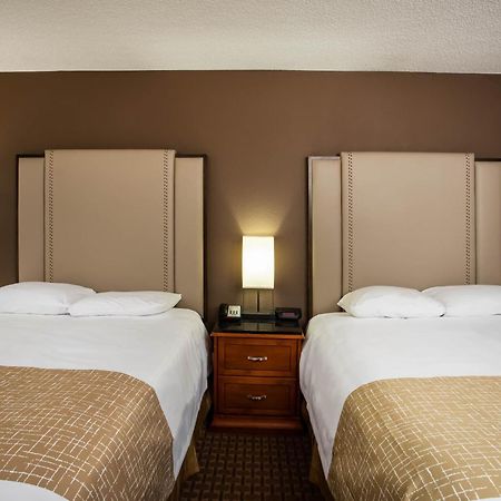 Travelodge By Wyndham Fort Wayne North Екстер'єр фото