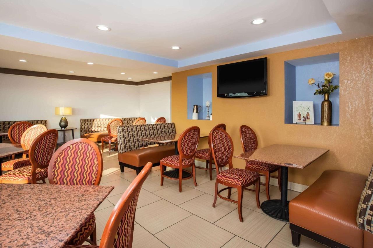 Travelodge By Wyndham Fort Wayne North Екстер'єр фото