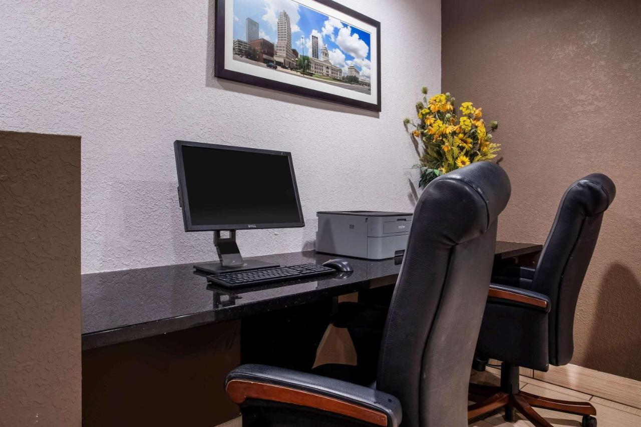 Travelodge By Wyndham Fort Wayne North Екстер'єр фото
