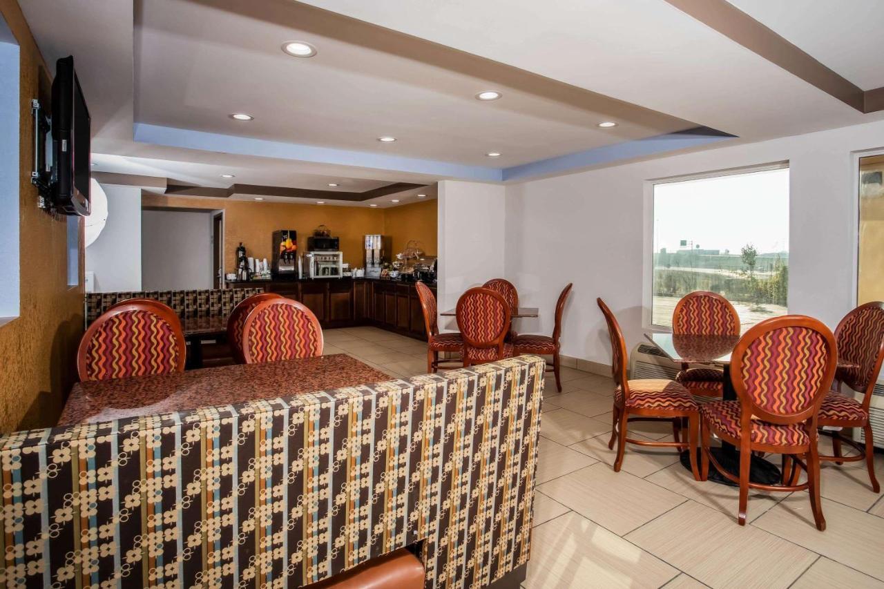 Travelodge By Wyndham Fort Wayne North Екстер'єр фото