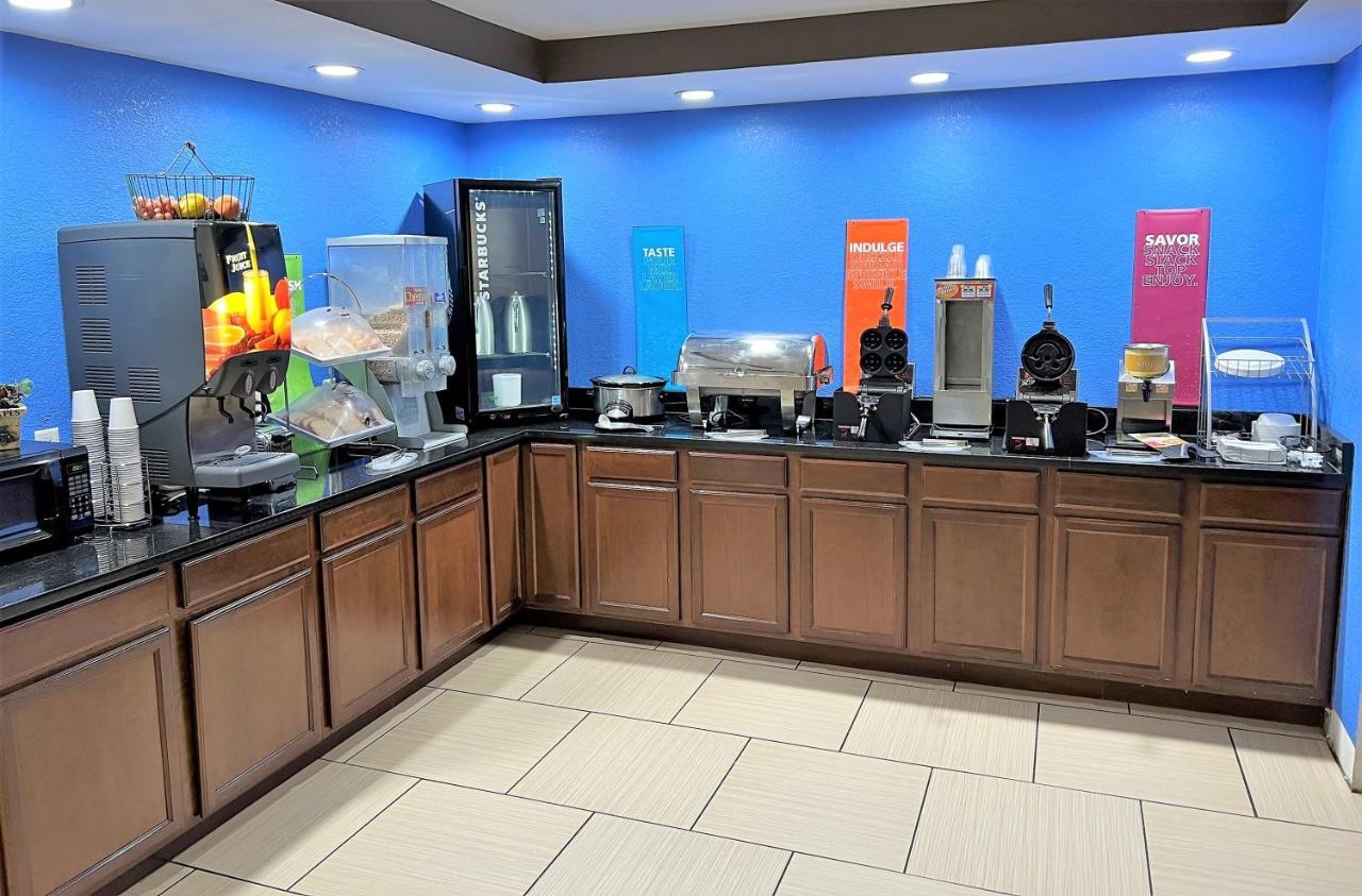 Travelodge By Wyndham Fort Wayne North Екстер'єр фото