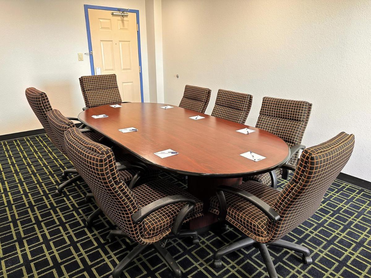 Travelodge By Wyndham Fort Wayne North Екстер'єр фото