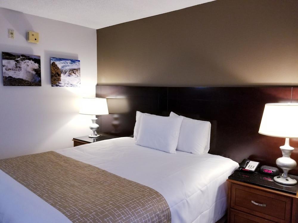 Travelodge By Wyndham Fort Wayne North Екстер'єр фото