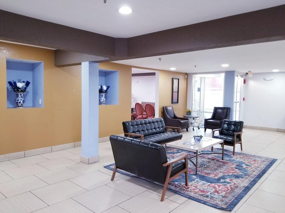 Travelodge By Wyndham Fort Wayne North Екстер'єр фото