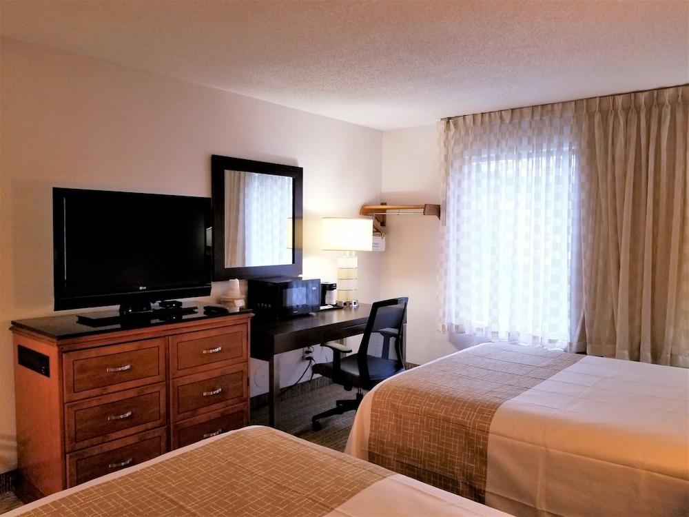Travelodge By Wyndham Fort Wayne North Екстер'єр фото