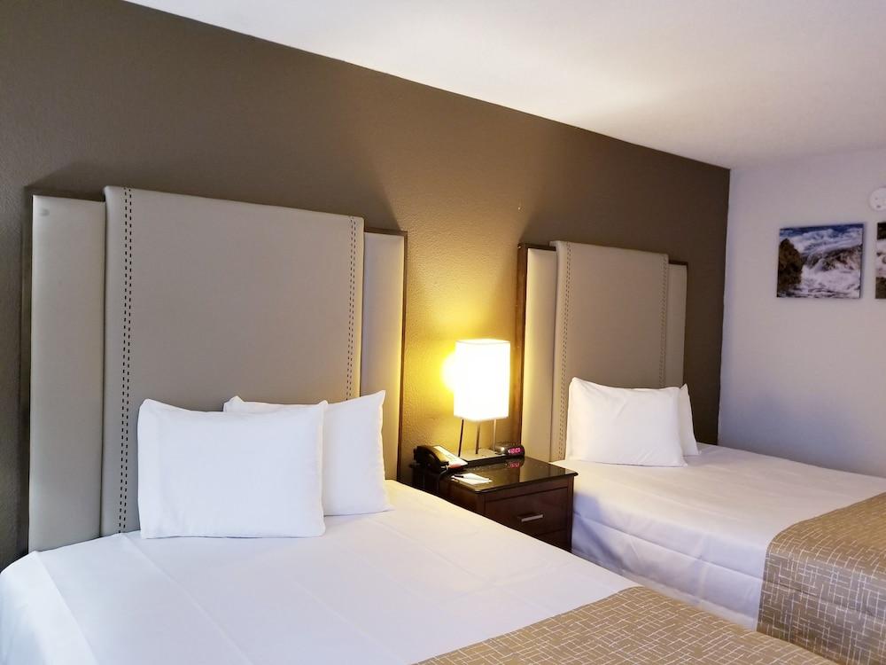 Travelodge By Wyndham Fort Wayne North Екстер'єр фото