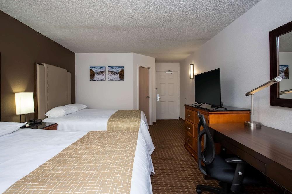 Travelodge By Wyndham Fort Wayne North Екстер'єр фото