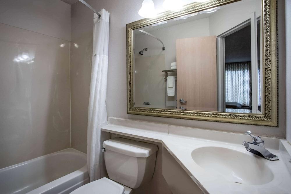 Travelodge By Wyndham Fort Wayne North Екстер'єр фото