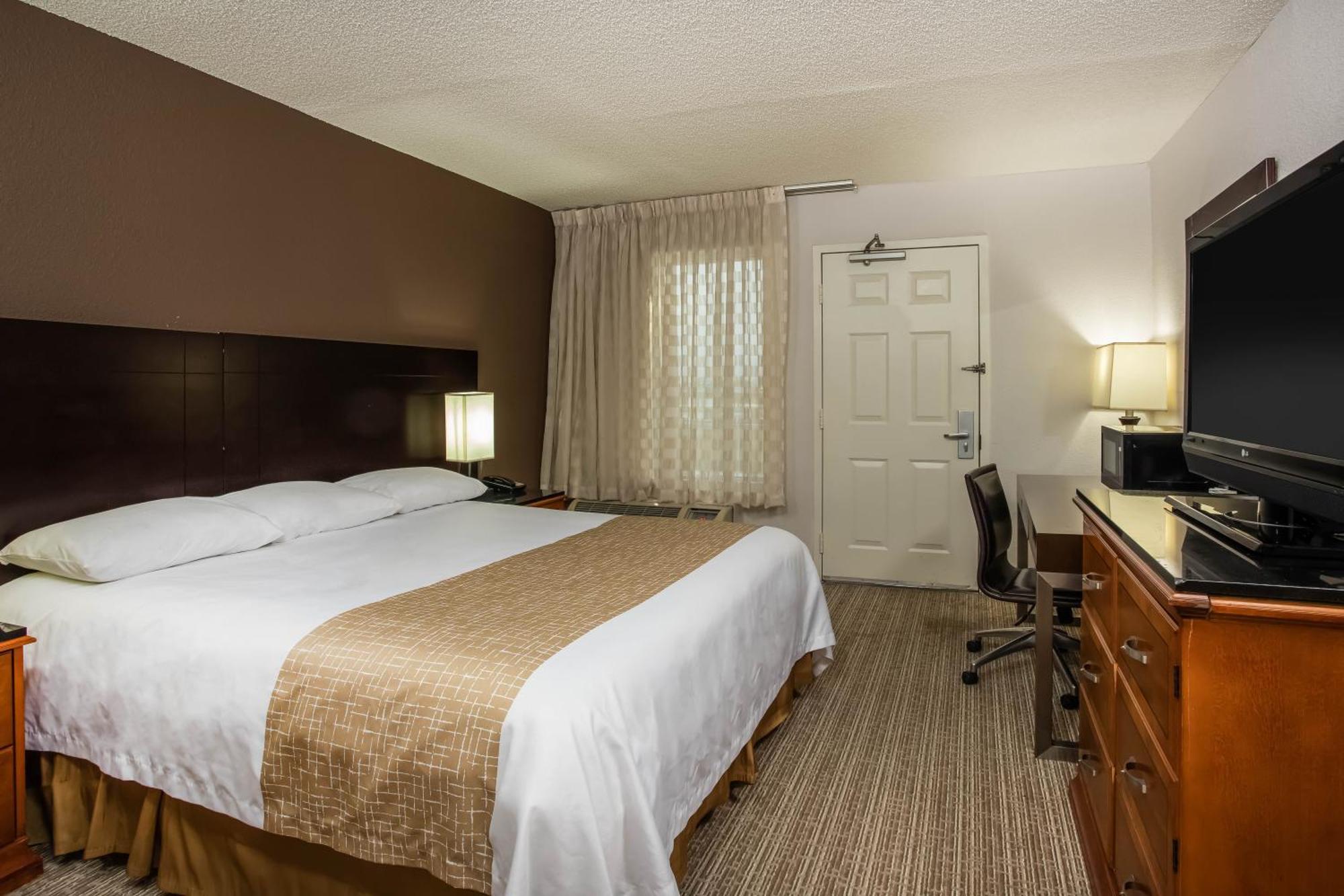 Travelodge By Wyndham Fort Wayne North Екстер'єр фото