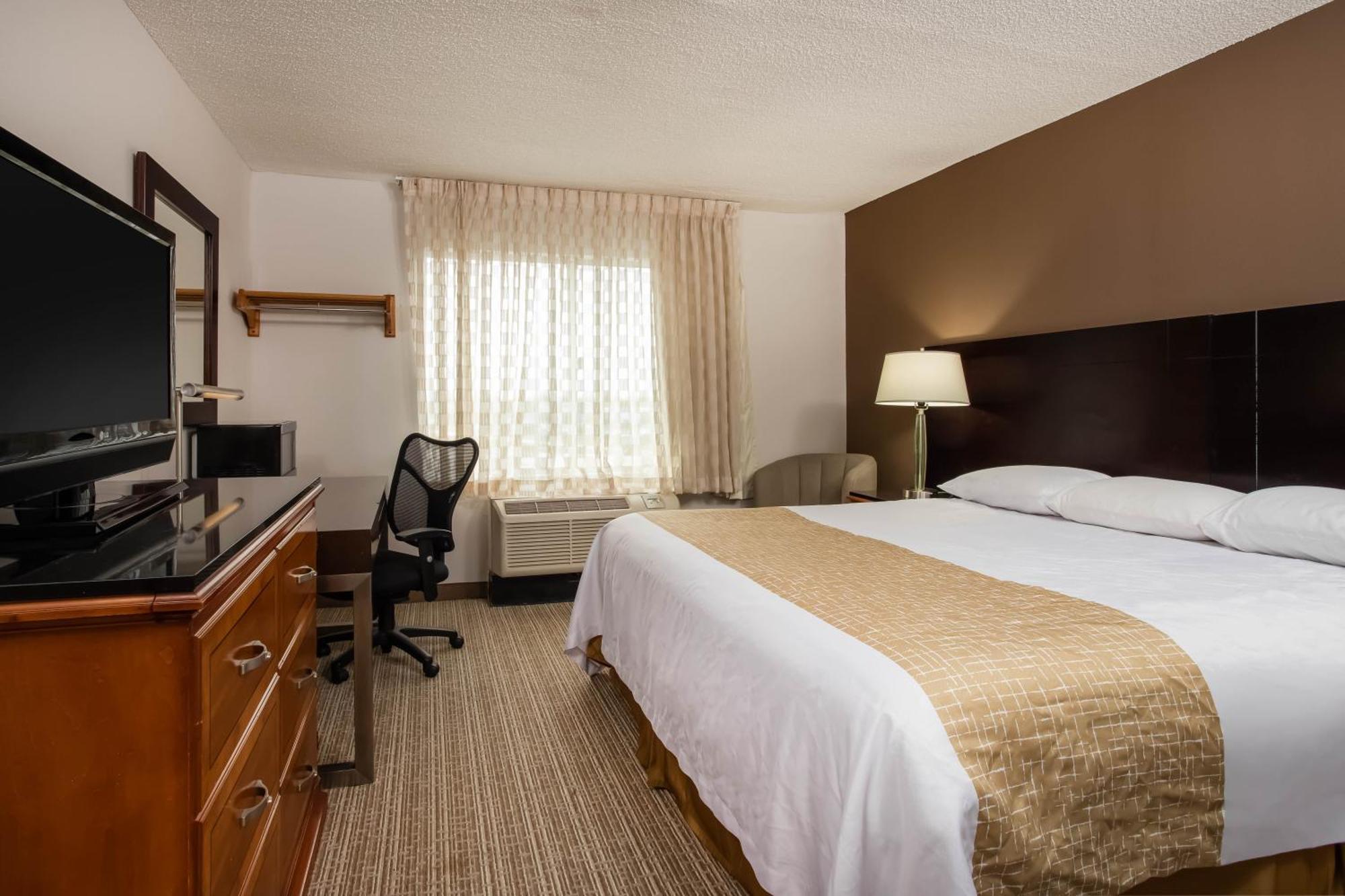 Travelodge By Wyndham Fort Wayne North Екстер'єр фото