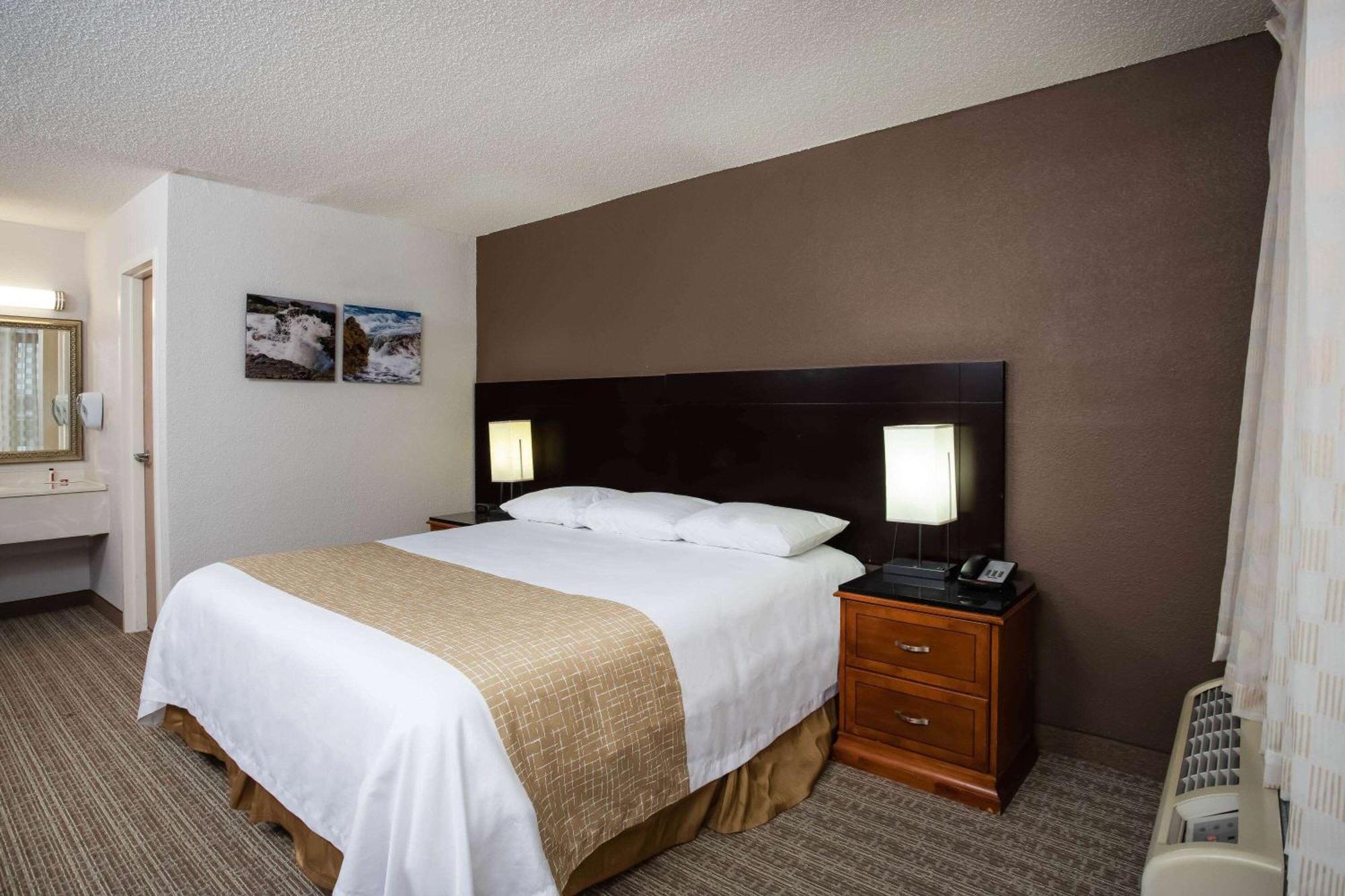 Travelodge By Wyndham Fort Wayne North Екстер'єр фото