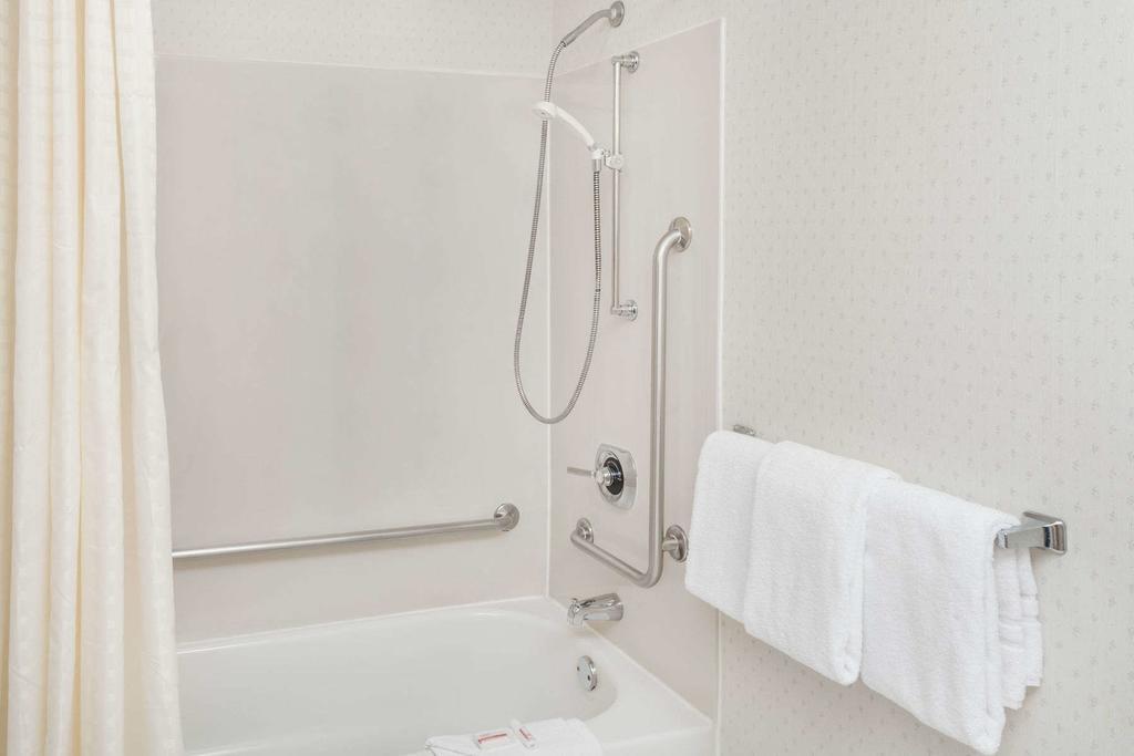 Travelodge By Wyndham Fort Wayne North Екстер'єр фото