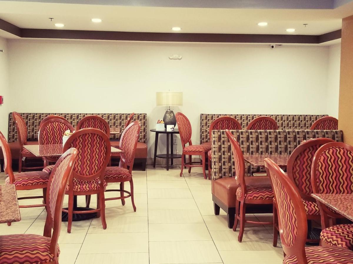Travelodge By Wyndham Fort Wayne North Екстер'єр фото