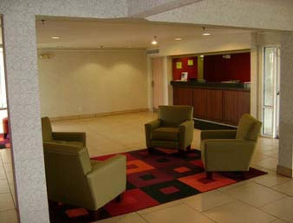 Travelodge By Wyndham Fort Wayne North Екстер'єр фото