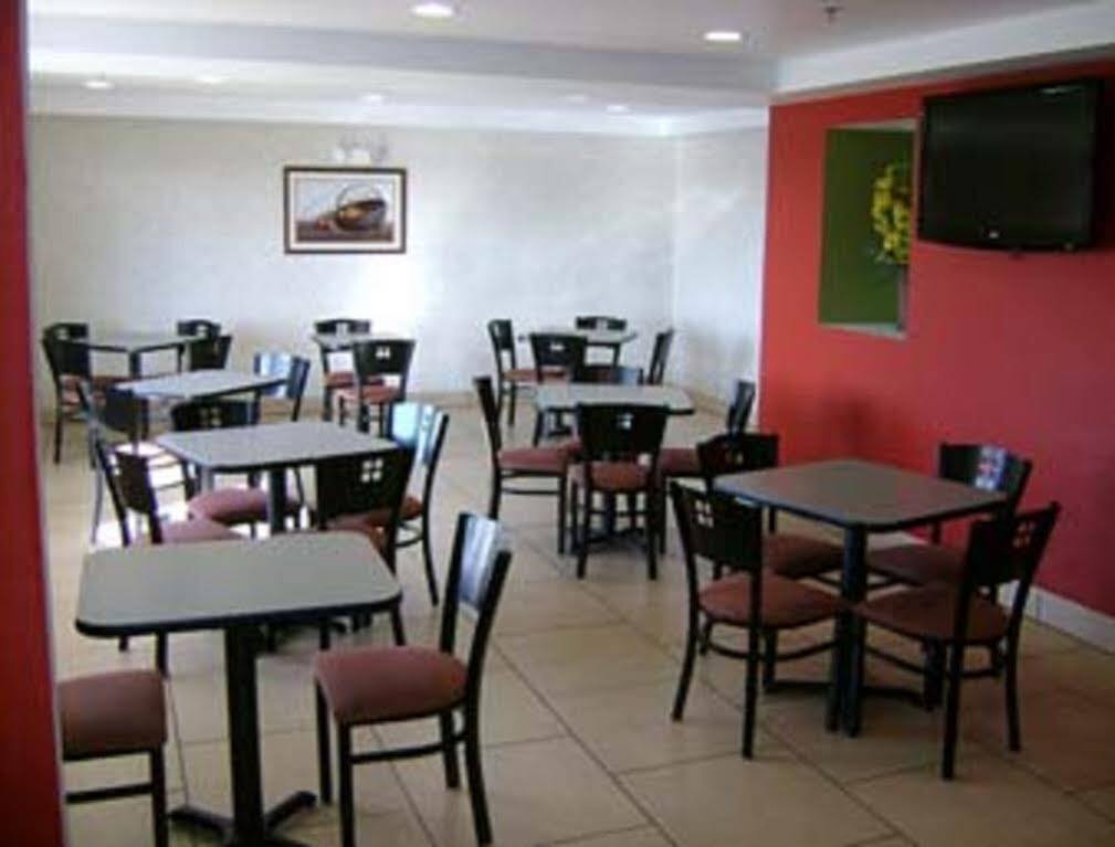 Travelodge By Wyndham Fort Wayne North Екстер'єр фото