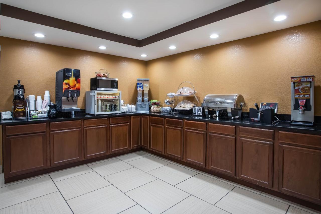 Travelodge By Wyndham Fort Wayne North Екстер'єр фото